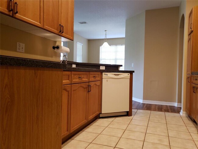 Building Photo - 3658 Oakdale Cir