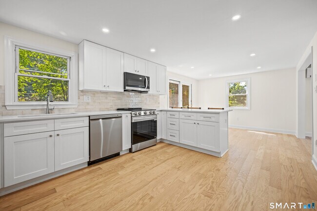 Building Photo - 22 Carrona Dr