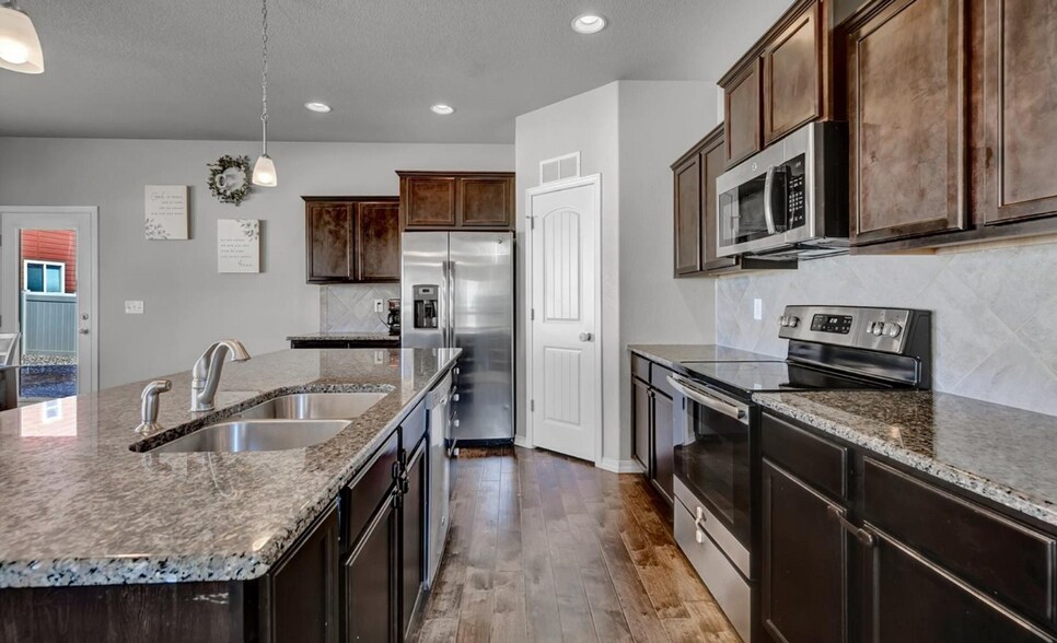 Building Photo - 7374 Primavera Ln