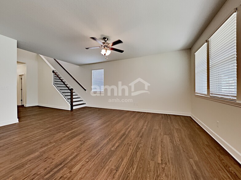 Building Photo - 460 Sandstone Dr