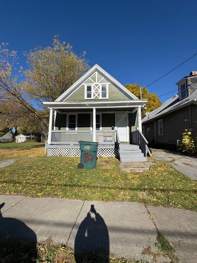 Building Photo - Two Bedroom Single Family Home!
