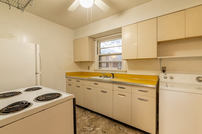 Building Photo - 430 N Graham St