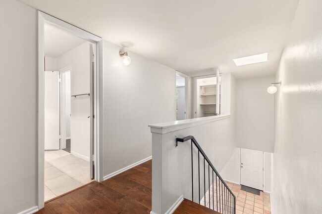 Building Photo - 166 Elizabeth Rd