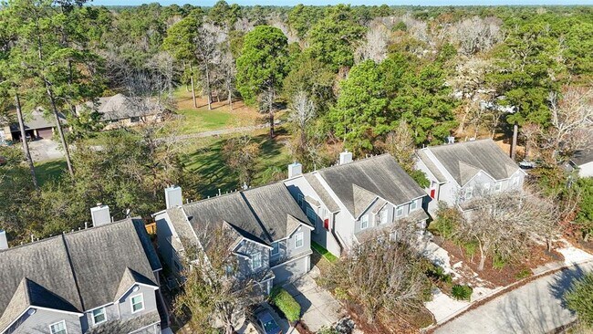 Building Photo - 131 N Villa Oaks Dr