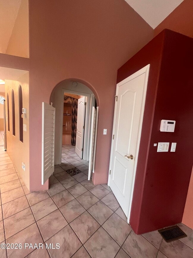 Building Photo - 3160 Rainbow Ridge Dr