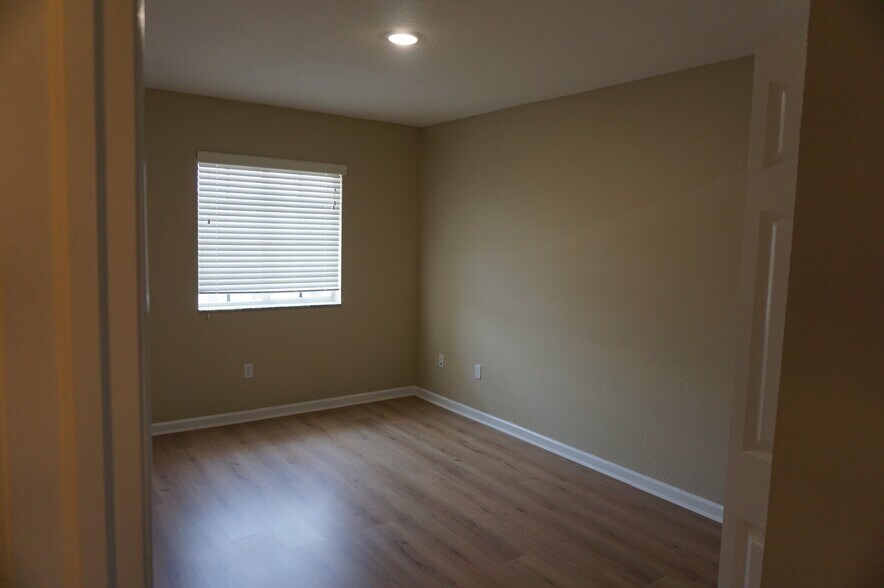 Building Photo - 2030 Nassau Dr