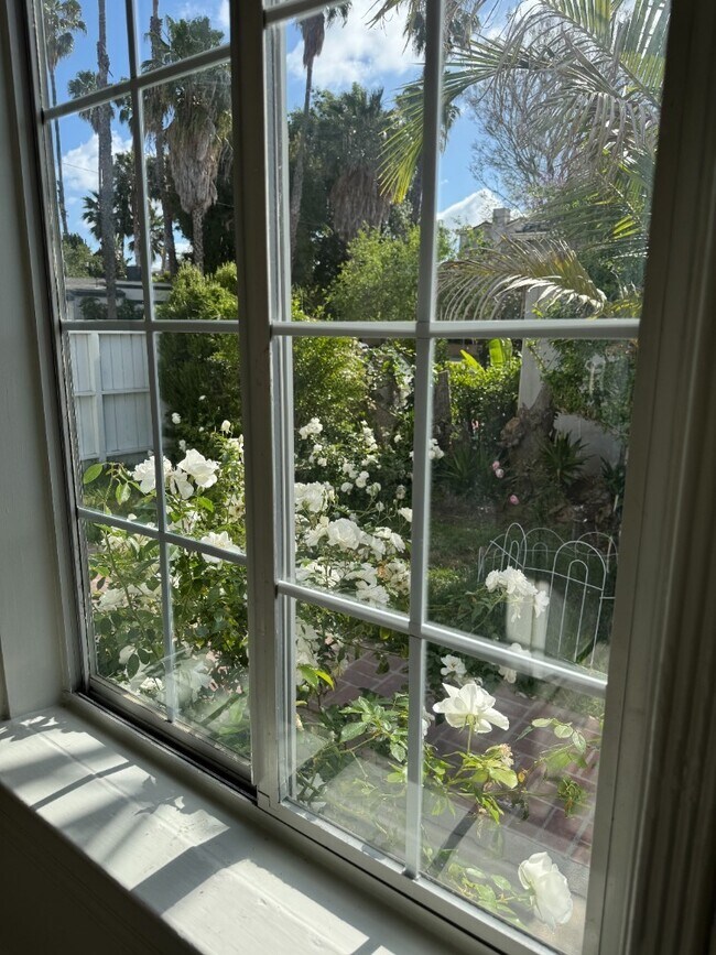 Primary Photo - 14550 Moorpark St