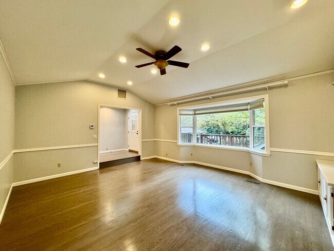 Building Photo - Renovated Woodinville home sitting in park like setting.