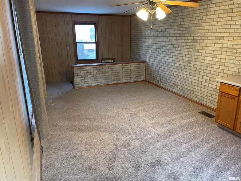 Building Photo - 2211 N Flora Ave