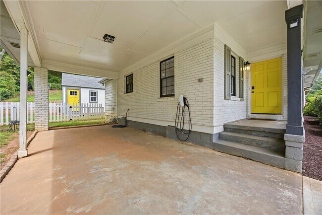 Building Photo - 1859 Winthrop Dr SE
