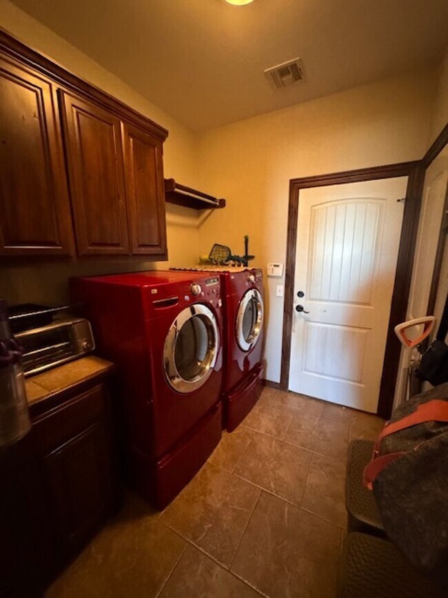 Building Photo - 3 bed plus office , 3 car garage with storm shelter, shop with electric and covered patio in Moor...