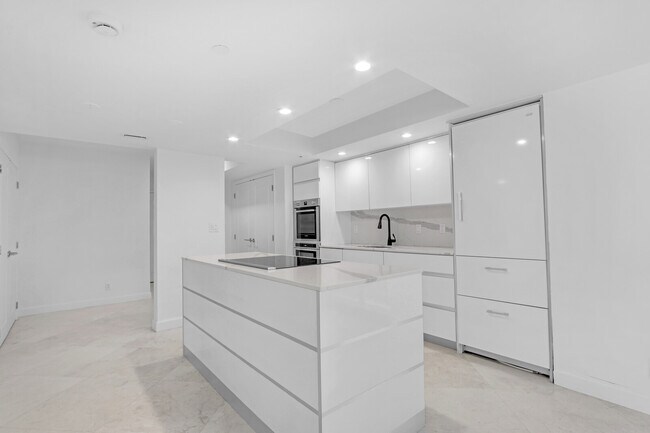 Building Photo - 3000 N Ocean Dr
