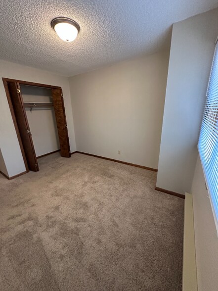 Building Photo - 4207 E Comanche Dr