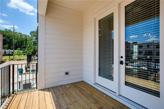 Building Photo - 439 Burton Dr