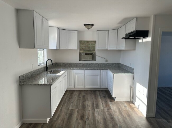 Building Photo - 132 W Deltha Ave