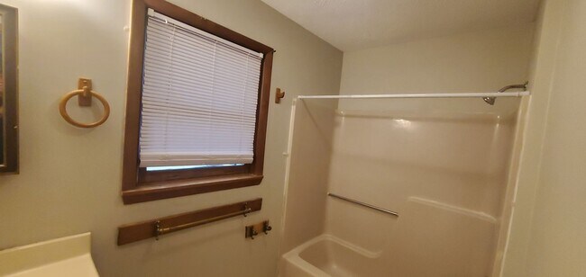 Building Photo - Spacious Mountain Home With Finished Basement & Great Location!