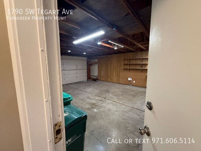Building Photo - 1790 SW Tegart Ave