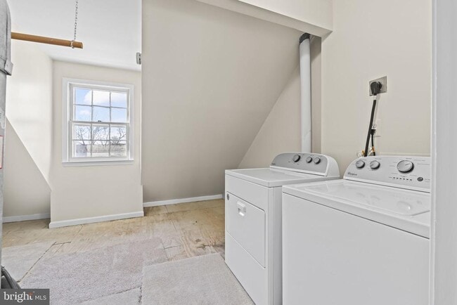 Building Photo - 786 N Vermont St