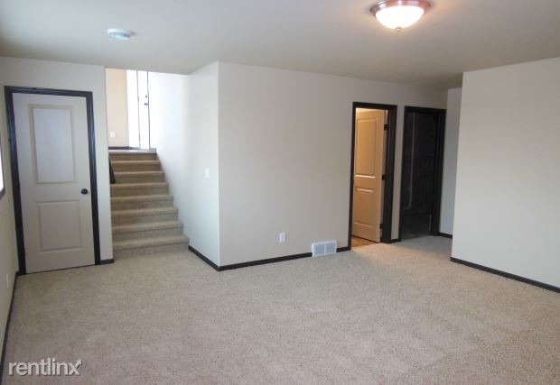 Building Photo - 3 br, 3 bath Townhome - Evelyn Acres
