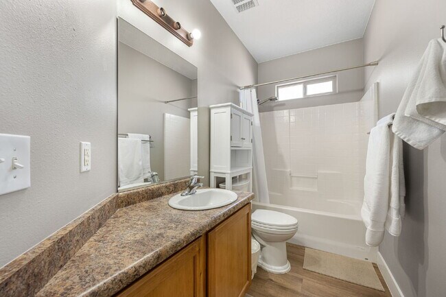 Building Photo - "Cozy 2-Bedroom Retreat in Prime Washington, UT Location – Welcome to La Vanita!"