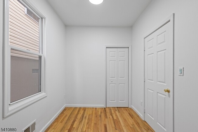 Building Photo - 552 Franklin St