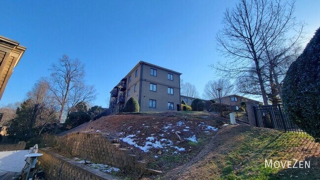 Building Photo - 2425 Vail Ave