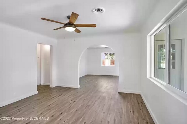 Building Photo - 512 W Ross St