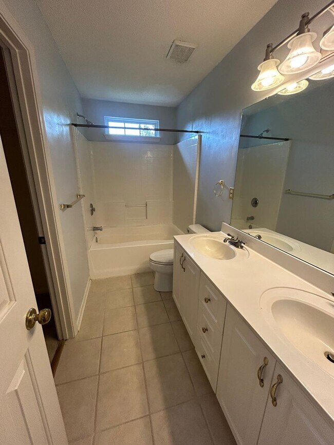 Building Photo - Simpsonville, SC 3BD/2.5BA Plus Bonus, 170...