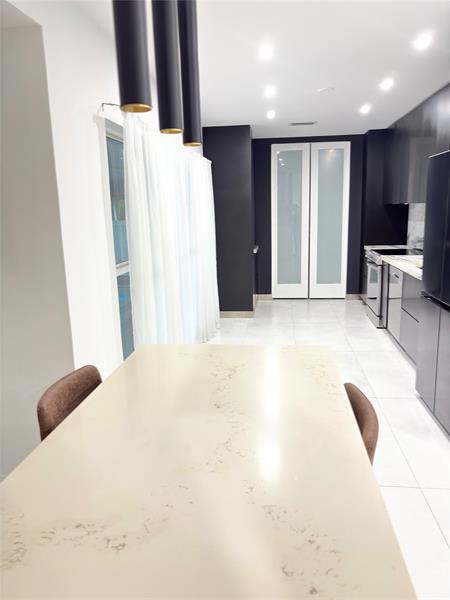 Building Photo - 751 Hollywood Blvd