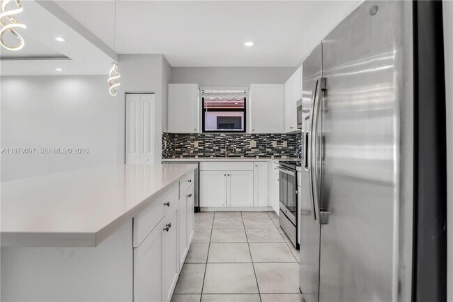 Building Photo - 2541 SE 1st St