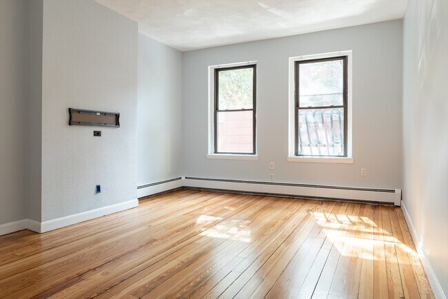 Building Photo - 108 Union Park St