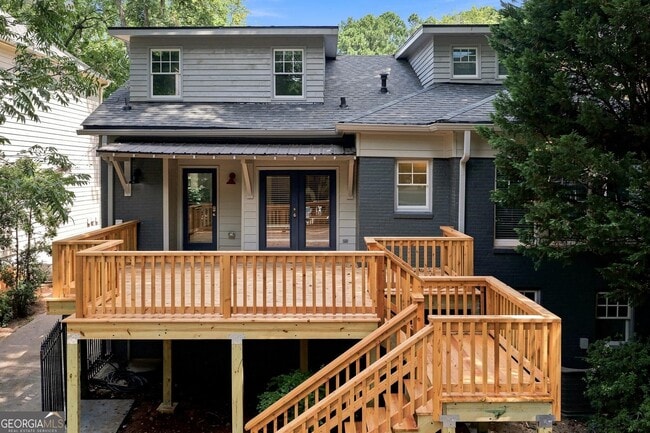 Building Photo - 884 Vedado Way NE
