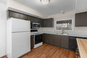 Building Photo - 2078 Loma Linda Way N