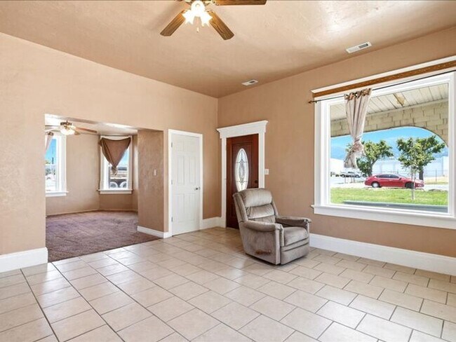 Building Photo - North Salt Lake 4 bed 3 bath home