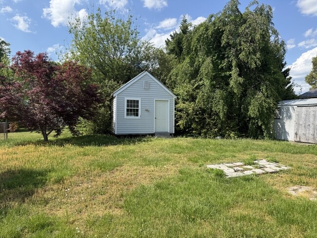 Building Photo - 118 N Linden Ave