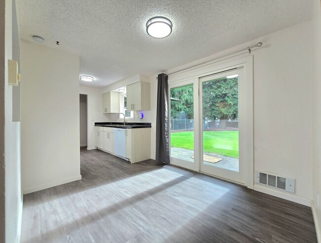 Building Photo - Fully Renovated 4 Bedroom Home in North Marysville Available Now!