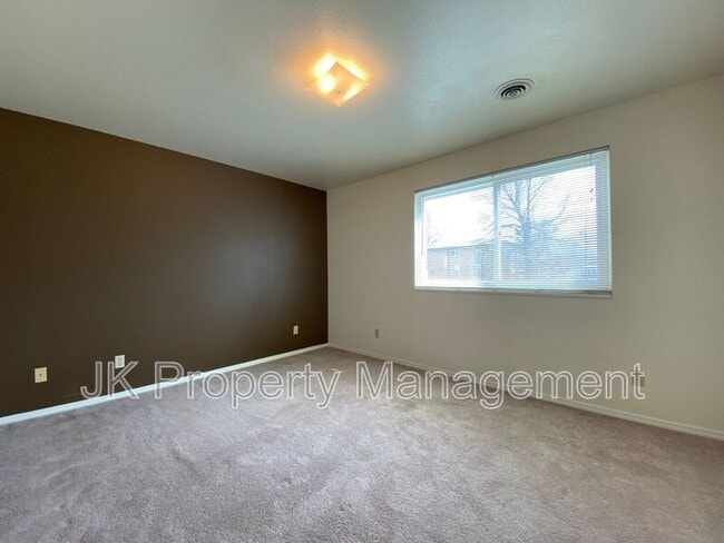 Building Photo - 3409 11th Ave S