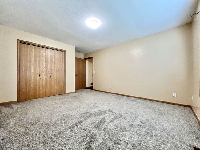 Building Photo - 2103-2105 Kinnrow Ave NW