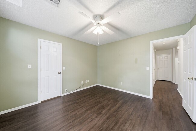 Building Photo - Large 3 bedroom, 2 bath home in Broken Arrow School District.