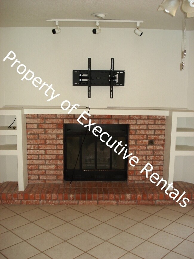 Building Photo - 1669 Regal Ridge St