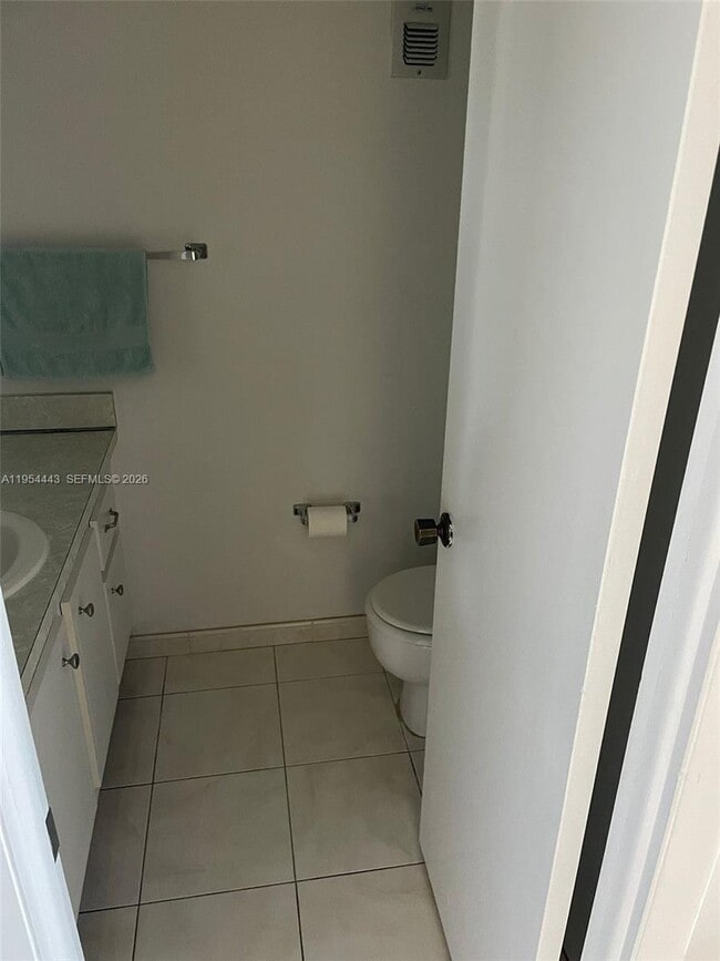 Building Photo - 2761 Taft St