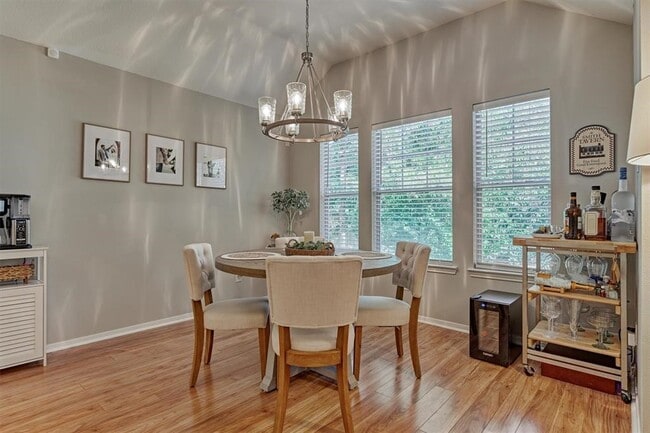 Building Photo - 87 Woodlily Pl