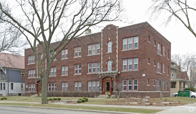 Building Photo - 3313-3319 W Wells St