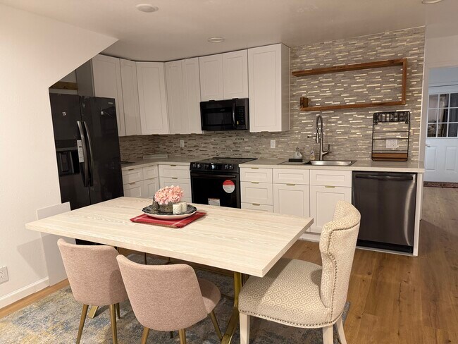 Building Photo - Spring Lawson