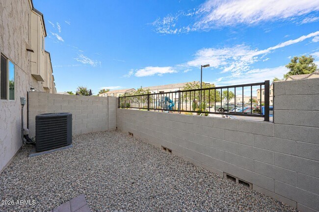 Building Photo - 2236 W Laurie Ln