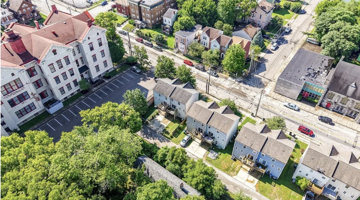 Building Photo - 818 William Howard Taft Rd