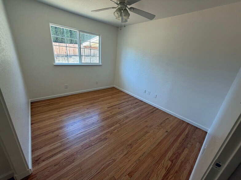 Building Photo - 8762 Kurts Ct