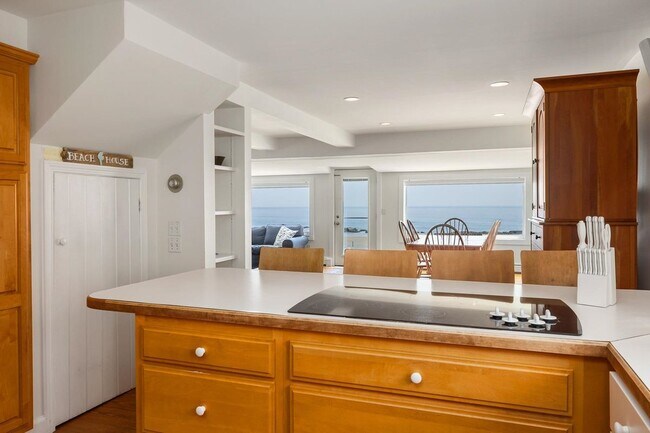 Building Photo - 1304 Ocean