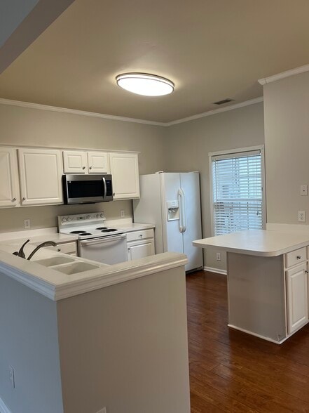 Building Photo - 3178 Mannington Dr