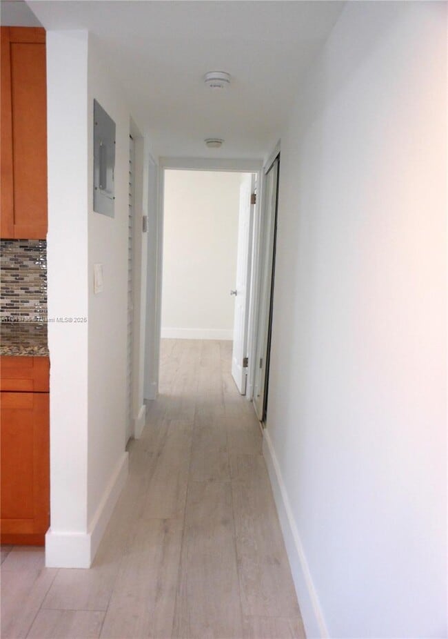 Building Photo - 219 SW 9th Ave